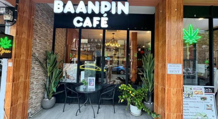 Baanpin Hotel Banguecoque Exterior foto