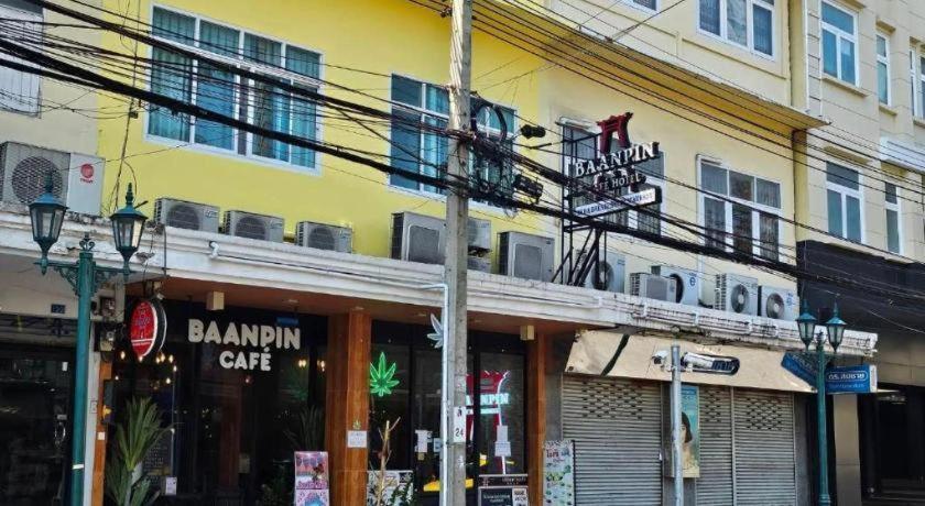 Baanpin Hotel Banguecoque Exterior foto