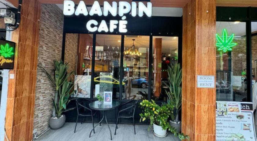 Baanpin Hotel Banguecoque Exterior foto